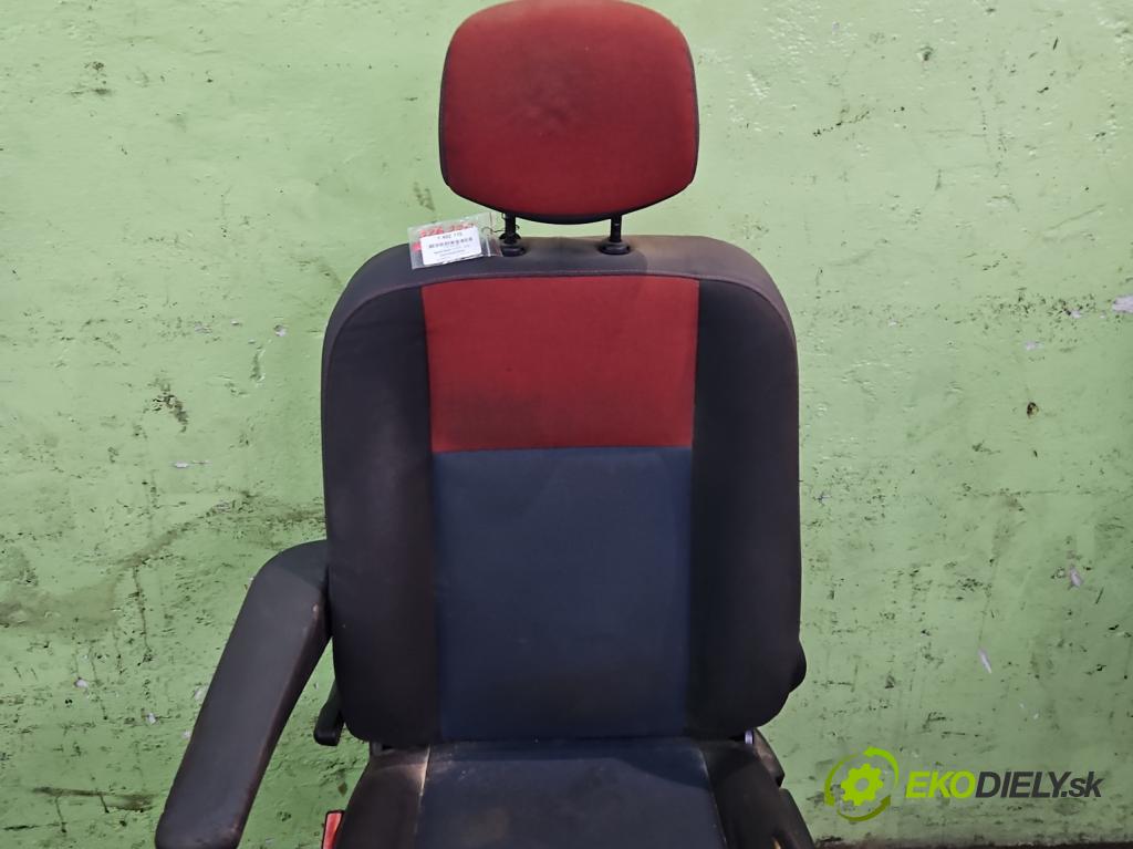 Renault Master III 2010-2019 2.3 dci 145 HP manual 107 kW 2299 cm3 5- Sedačka ľavý  (Sedačky, sedadlá)