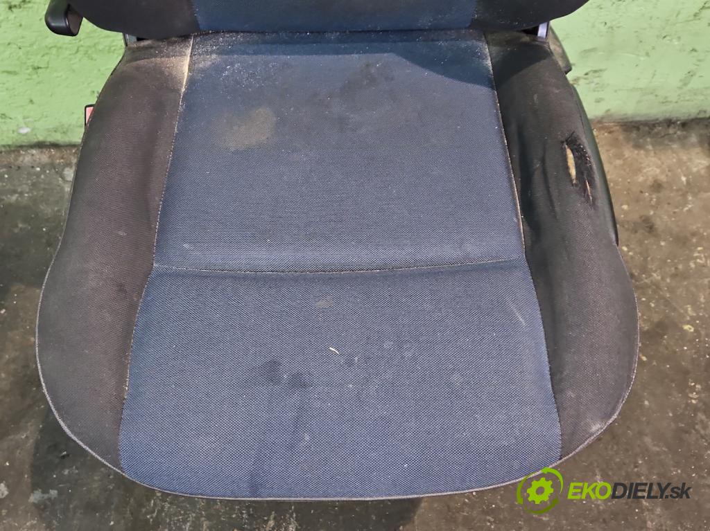 Renault Master III 2010-2019 2.3 dci 145 HP manual 107 kW 2299 cm3 5- Sedačka ľavý  (Sedačky, sedadlá)