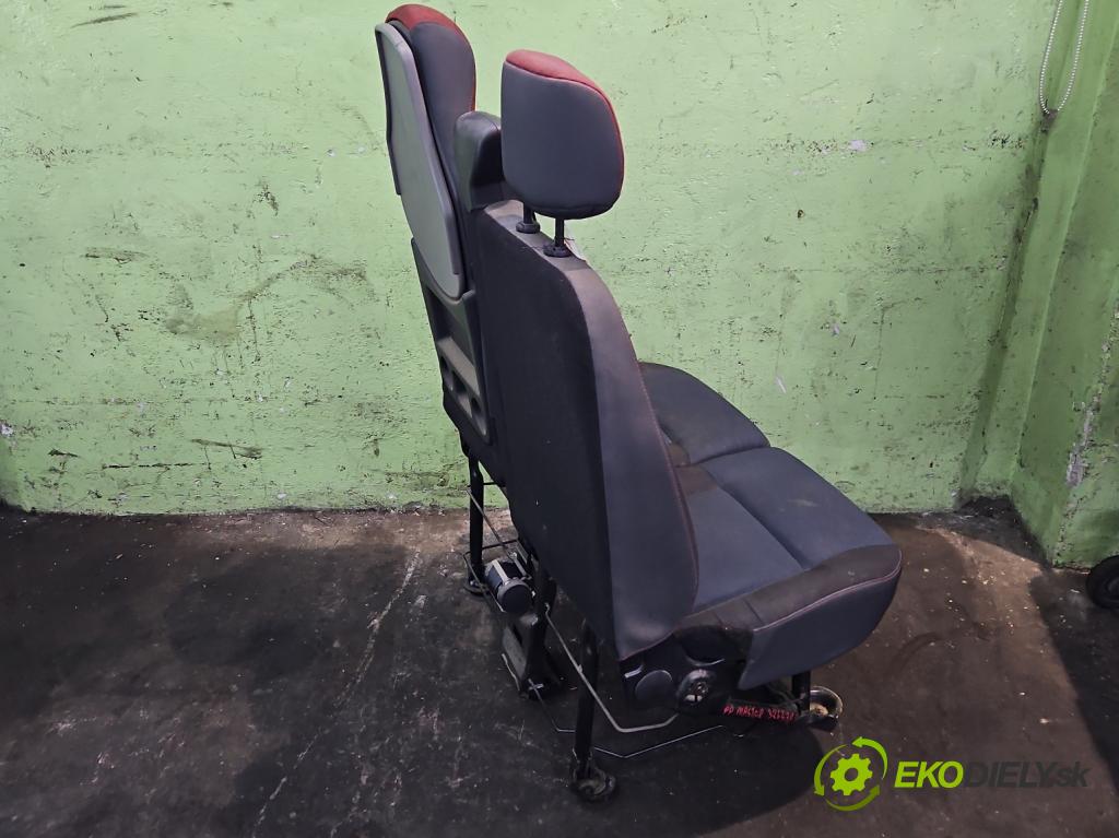 Renault Master III 2010-2019 2.3 dci 145 HP manual 107 kW 2299 cm3 5- Sedačka pravý  (Sedačky, sedadlá)