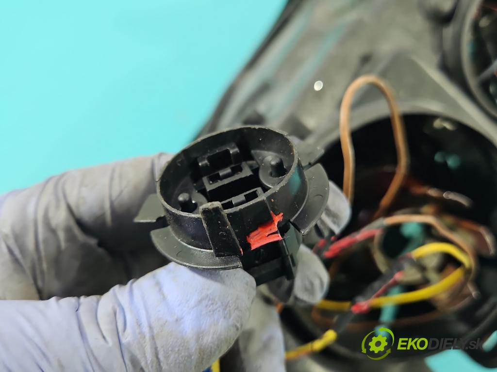 Saab 9-3 II 2002-2012 2.0 T 150 HP manual 110 kW 1998 cm3 4- Reflektor: pravý (Pravé)