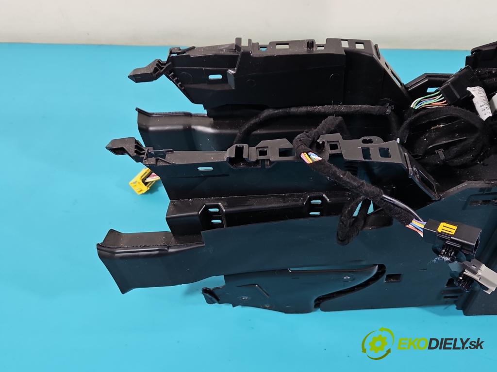 Citroen DS5 2011-2015 1.6 THP 156 HP automatic 115 kW 1598 cm3 5- operadlo 9686964777 (Lakťové opierky)