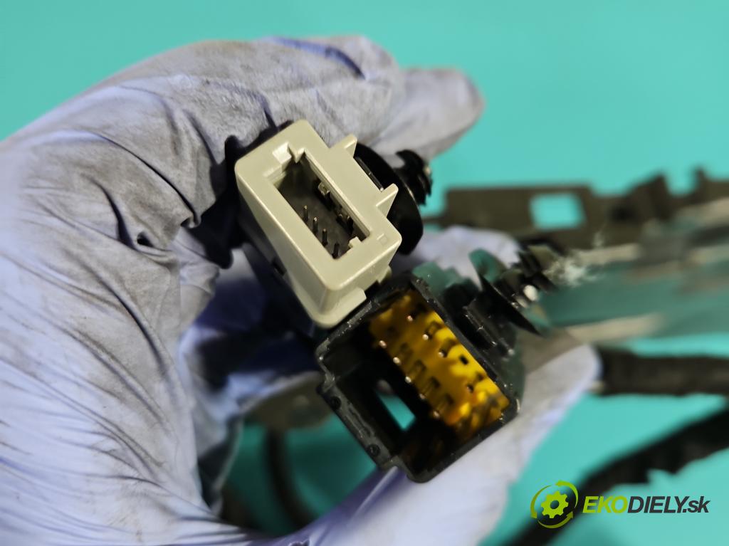 Citroen DS5 2011-2015 1.6 THP 156 HP automatic 115 kW 1598 cm3 5- operadlo 9686964777 (Lakťové opierky)