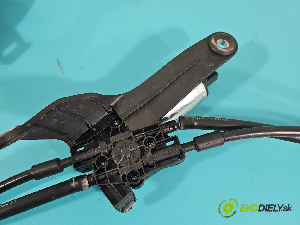 Volvo V90 2016- 2.0 D5 235 HP automatic 173 kW 1969 cm3 5- roleta 8962007114-00 (Rolety kufra)