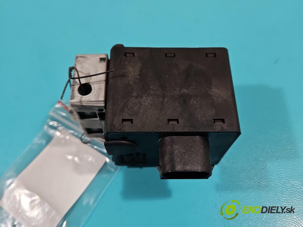 Renault Scenic II 2003-2009 1.5 dci 101 HP manual 74 kW 1461 cm3 5- Blokáda: řízení: 8200033233 (Ostatné)