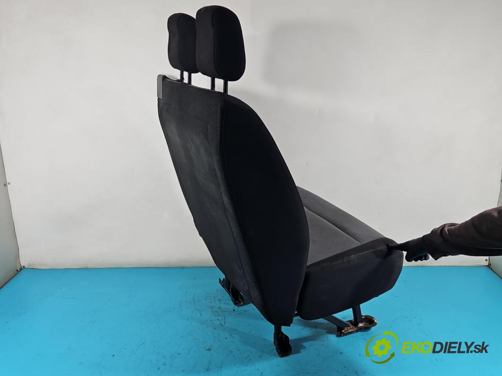 Toyota Proace II 2016- 2.0 D4D 122 HP manual 90 kW 1997 cm3 5- Sedačka pravý (Sedačky, sedadlá)