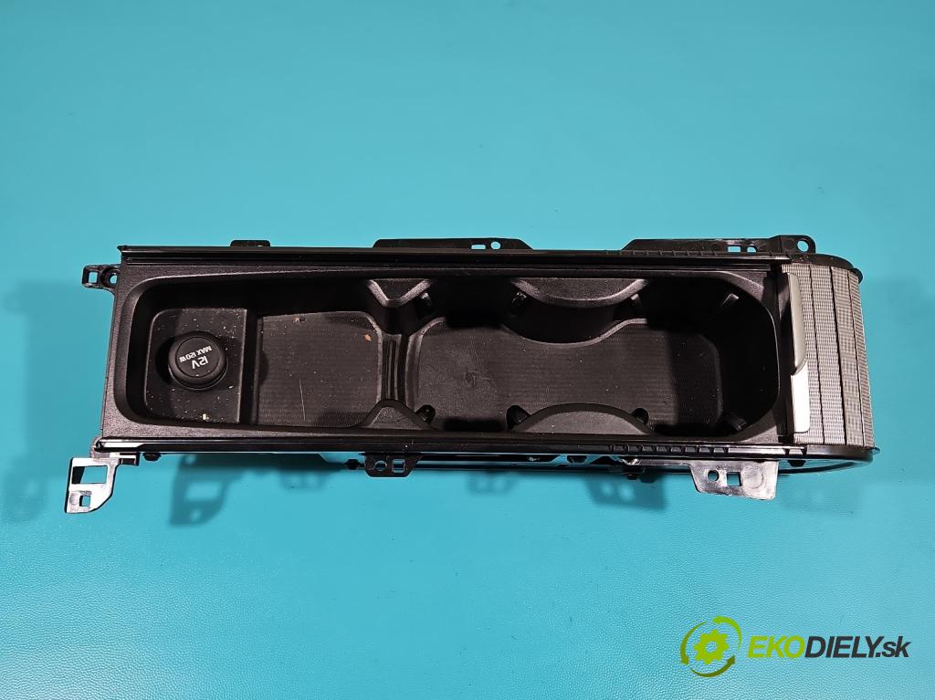 Volvo V90 2016- 2.0 D5 235 HP automatic 173 kW 1969 cm3 5- Rukojeť: na nápoje: 31377368 (Úchyty, držiaky na nápoje)