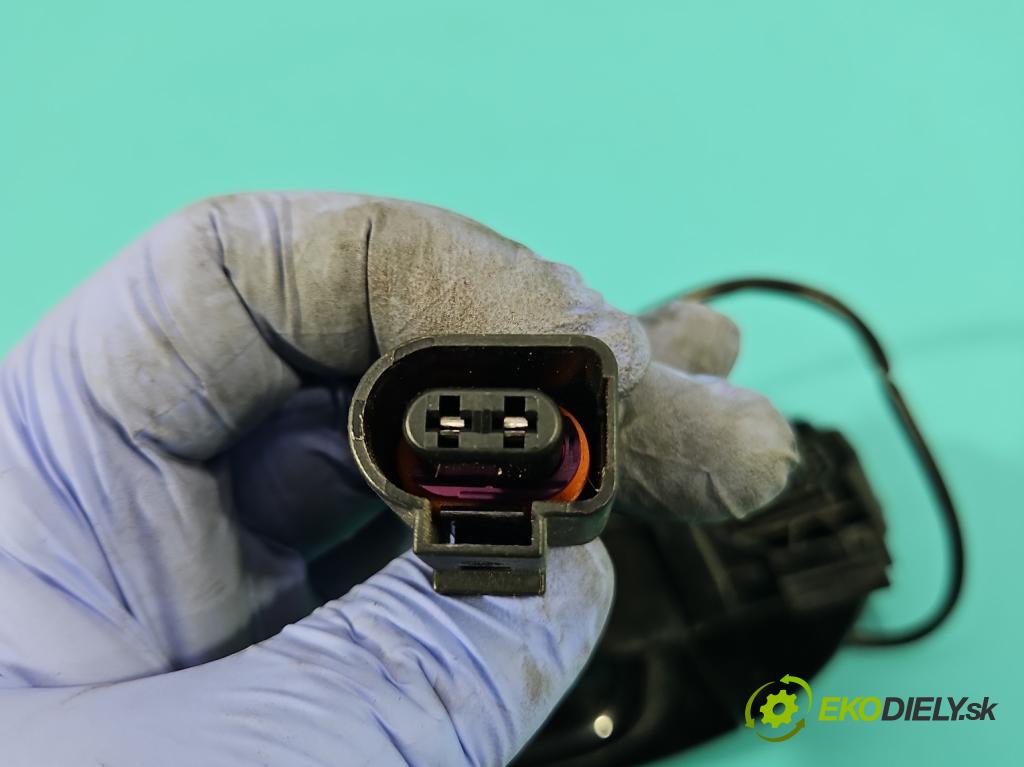 Porsche Cayenne II 2010-2017 4.8 V8 Turbo 500KM automatic 368 kW 4806 cm3 5- klika přední pravé 5N0839885 (Klika dveří ostatní)