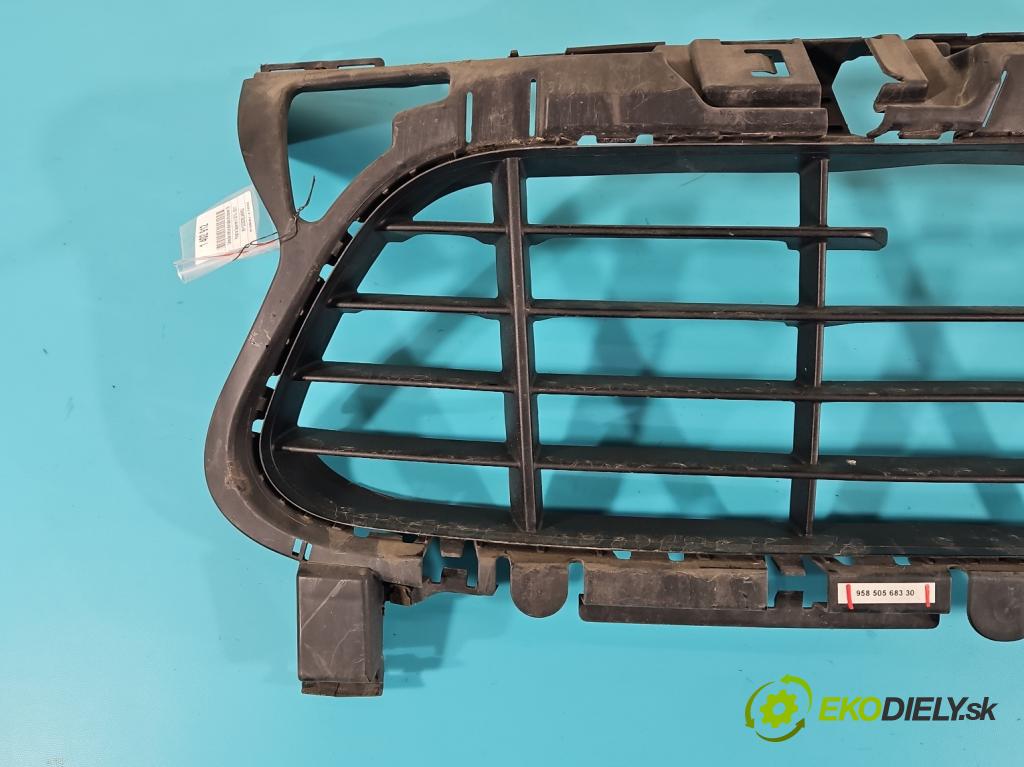 Porsche Cayenne II 2010-2017 4.8 V8 Turbo 500KM automatic 368 kW 4806 cm3 5- blenda mriežka: nárazník stredová 7P5807683C