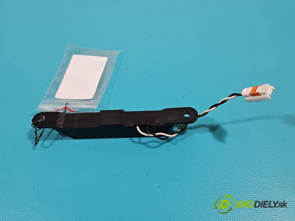 Mazda Cx-7 2.3 T 260 HP manual 191 kW 2261 cm3 5- Antena EG28676N0B