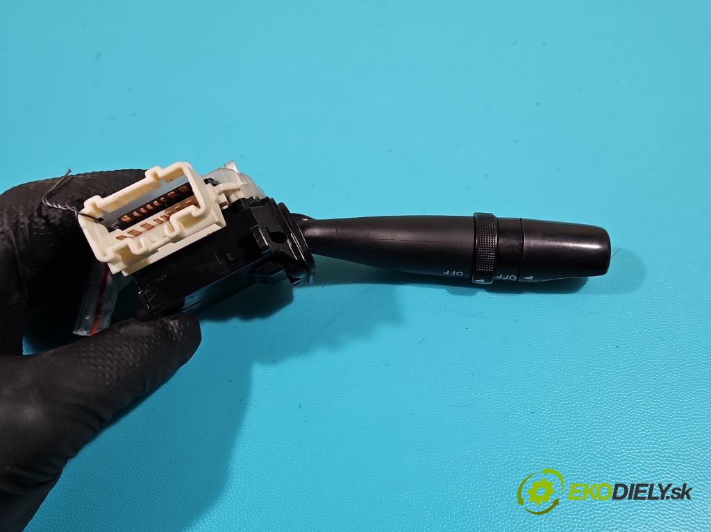 Mazda Cx-7 2.3 T 260 hp manual 191 kW 2261 cm3 5- Přepínač blinkry: 17A0895 (Ovládaní topení a přepínače)