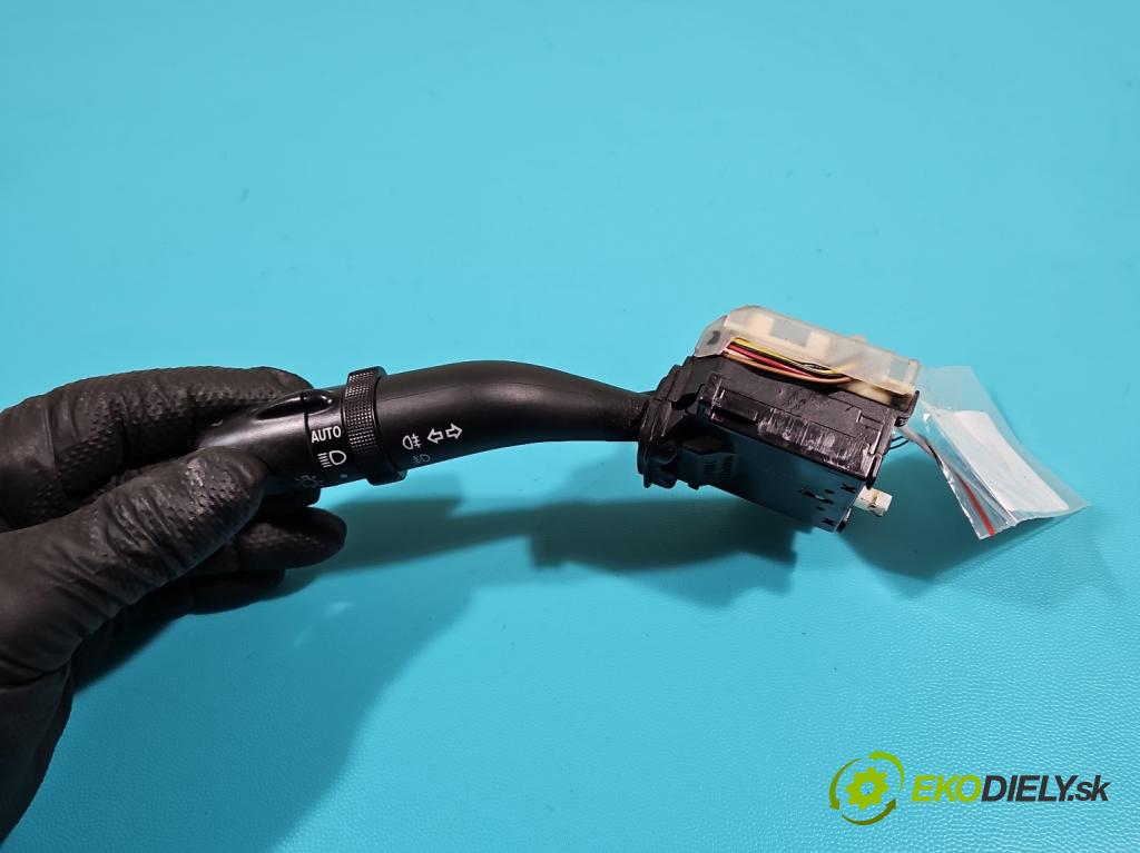 Mazda Cx-7 2.3 T 260 hp manual 191 kW 2261 cm3 5- Přepínač blinkry: 17A0895 (Ovládaní topení a přepínače)