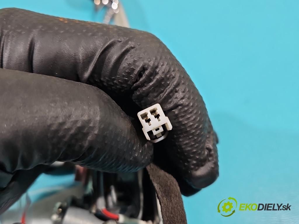 Mazda Cx-7 2.3 T 260 HP manual 191 kW 2261 cm3 5- rukoväť predné ľavé mimo:  (Vonkajšie predné ľavé)