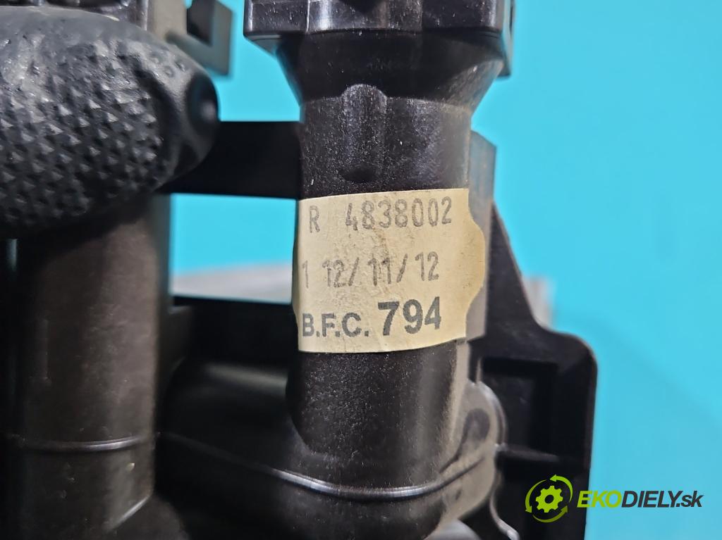 Citroen DS5 2011-2015 1.6 THP 156 hp automatic 115 kW 1598 cm3 5- radiátor R4838002 (Radiátory topení)