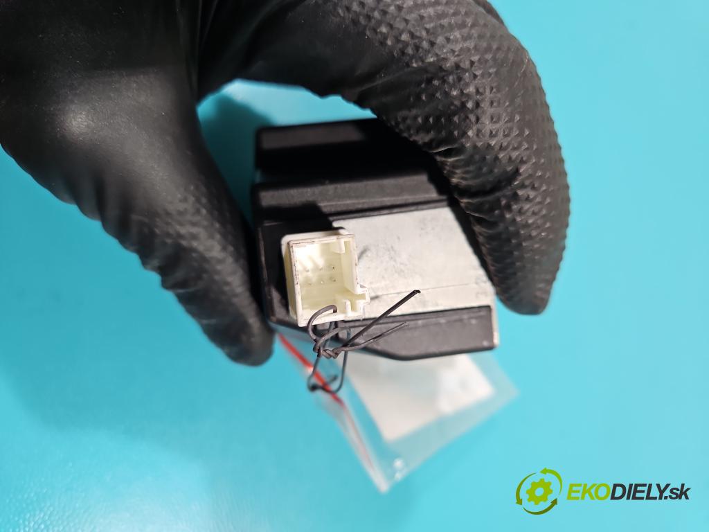 Citroen DS5 2011-2015 1.6 THP 156 HP automatic 115 kW 1598 cm3 5- Blokáda: řízení: 9673759980 (Ostatné)