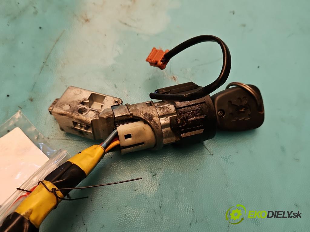 Citroen C2 1.4 hdi 68 HP manual 50 kW 1398 cm3 3- Spínačka (Spínacie skrinky a kľúče)