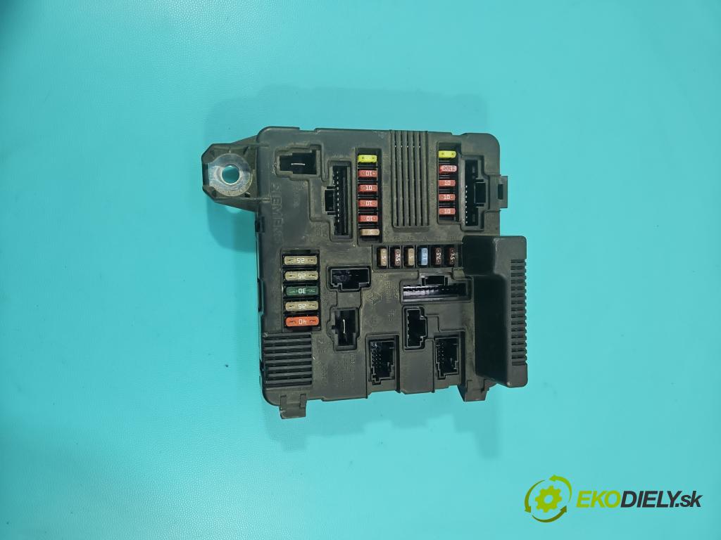 Renault Megane II 2003-2008 1.6 16V 113 HP manual 83 kW 1598 cm3 3- skrinka poistka  (Poistková skrinka)