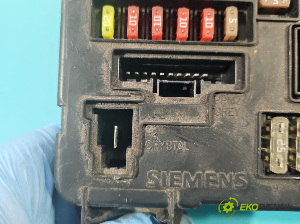 Renault Megane II 2003-2008 1.6 16V 113 HP manual 83 kW 1598 cm3 3- skrinka poistka  (Poistková skrinka)