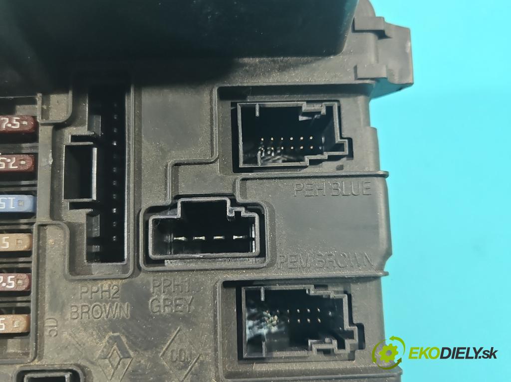 Renault Megane II 2003-2008 1.6 16V 113 HP manual 83 kW 1598 cm3 3- skrinka poistka  (Poistková skrinka)