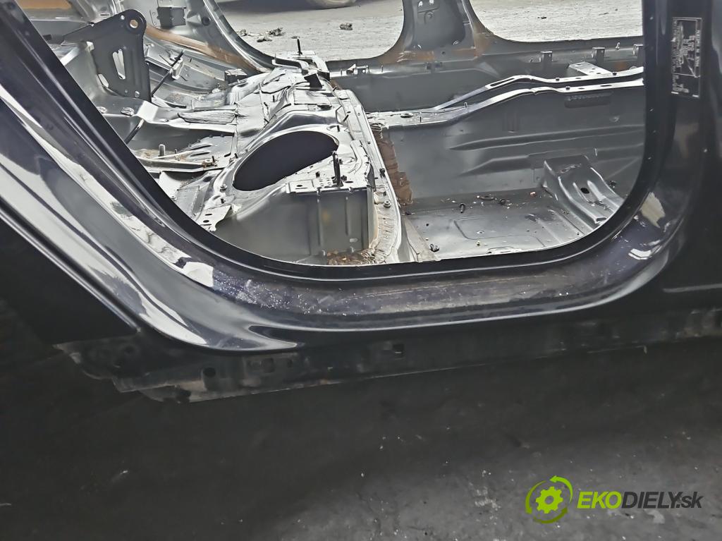 Volvo V90 2016- 2.0 D5 235 HP automatic 173 kW 1969 cm3 5- Práh: pravý  (Ostatné)