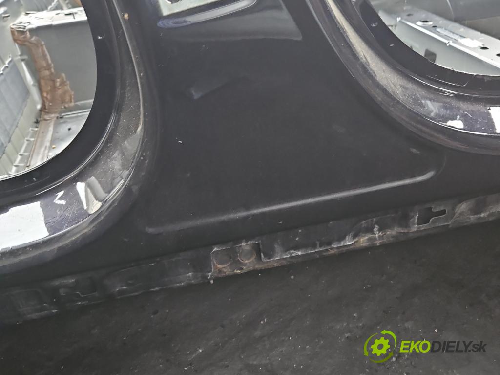 Volvo V90 2016- 2.0 D5 235 HP automatic 173 kW 1969 cm3 5- Práh: pravý  (Ostatné)