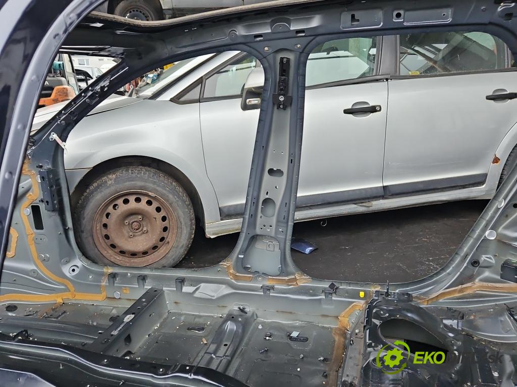 Volvo V90 2016- 2.0 D5 235 HP automatic 173 kW 1969 cm3 5- Práh: pravý  (Ostatné)