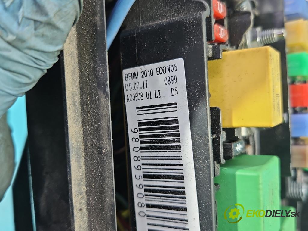 Toyota Proace II 2016- 2.0 D4D 122 hp manual 90 kW 1997 cm3 5- skříňka pojistková 9678633380 (Pojistkové skříňky)