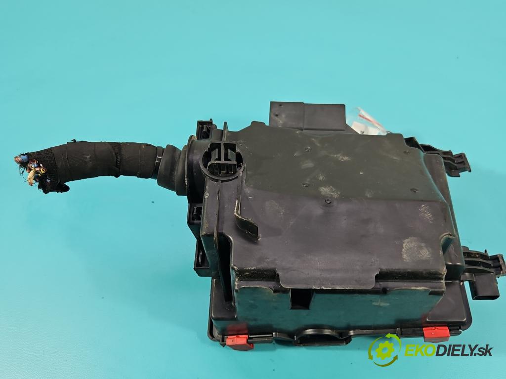 Toyota Proace II 2016- 2.0 D4D 122 hp manual 90 kW 1997 cm3 5- skříňka pojistková 9678633380 (Pojistkové skříňky)