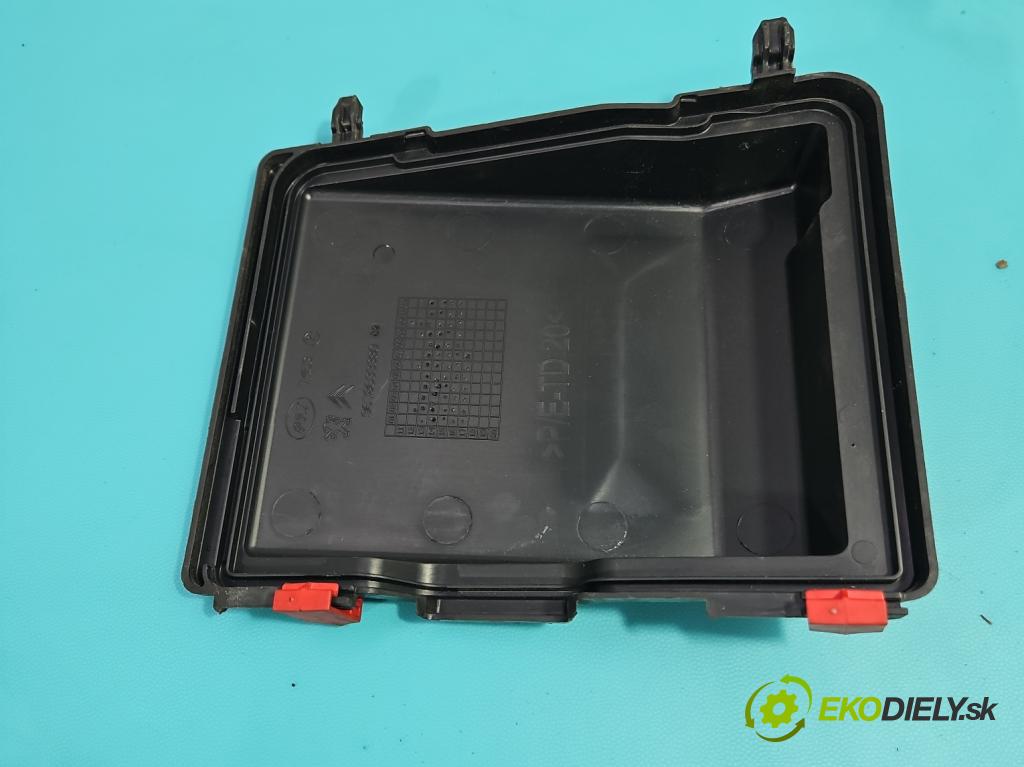 Toyota Proace II 2016- 2.0 D4D 122 hp manual 90 kW 1997 cm3 5- skříňka pojistková 9678633380 (Pojistkové skříňky)