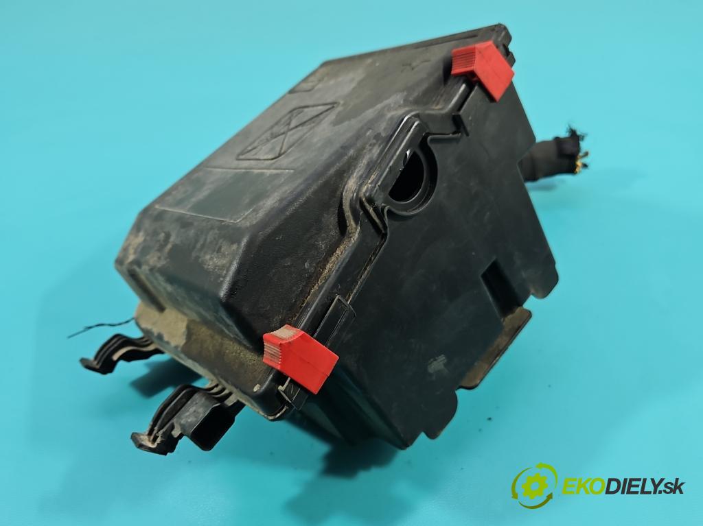 Toyota Proace II 2016- 2.0 D4D 122 hp manual 90 kW 1997 cm3 5- skříňka pojistková 9678633380 (Pojistkové skříňky)