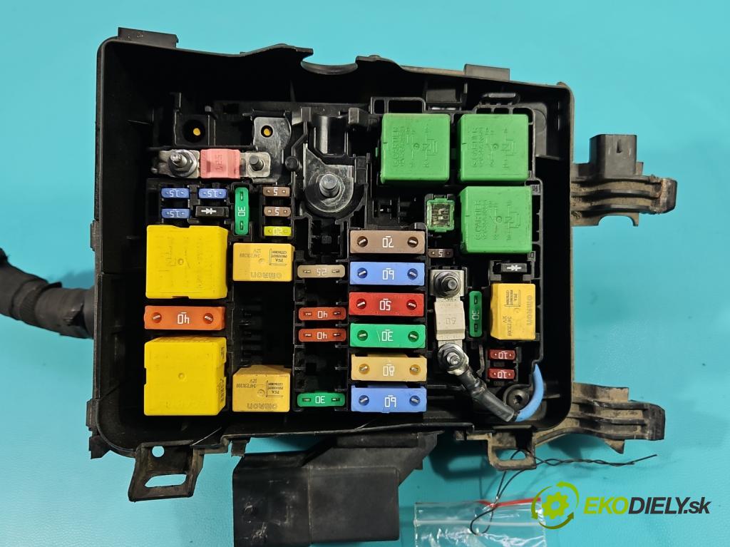 Toyota Proace II 2016- 2.0 D4D 122 hp manual 90 kW 1997 cm3 5- skříňka pojistková 9678633380 (Pojistkové skříňky)