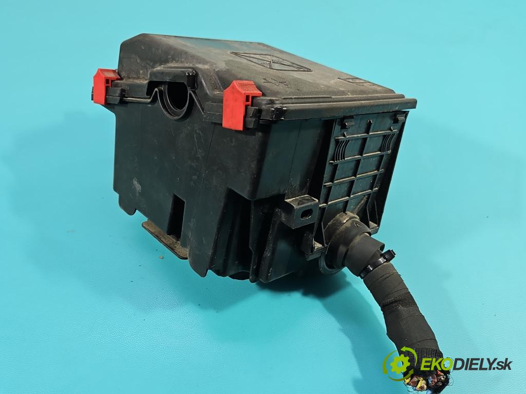 Toyota Proace II 2016- 2.0 D4D 122 hp manual 90 kW 1997 cm3 5- skříňka pojistková 9678633380 (Pojistkové skříňky)