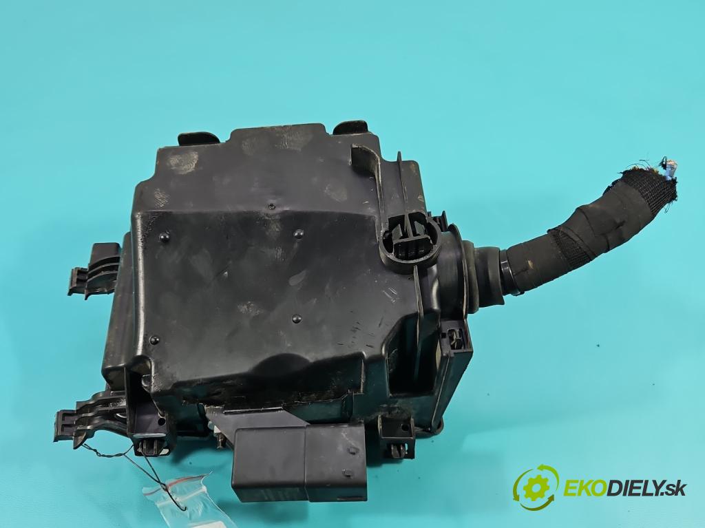 Toyota Proace II 2016- 2.0 D4D 122 hp manual 90 kW 1997 cm3 5- skříňka pojistková 9678633380 (Pojistkové skříňky)