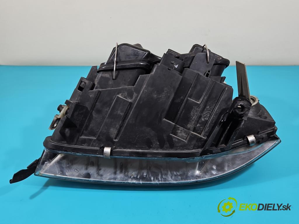 Audi A6 C5 1997-2004 2.4 V6 165 HP automatic 121 kW 2393 cm3 5- Reflektor: pravý  (Pravé)