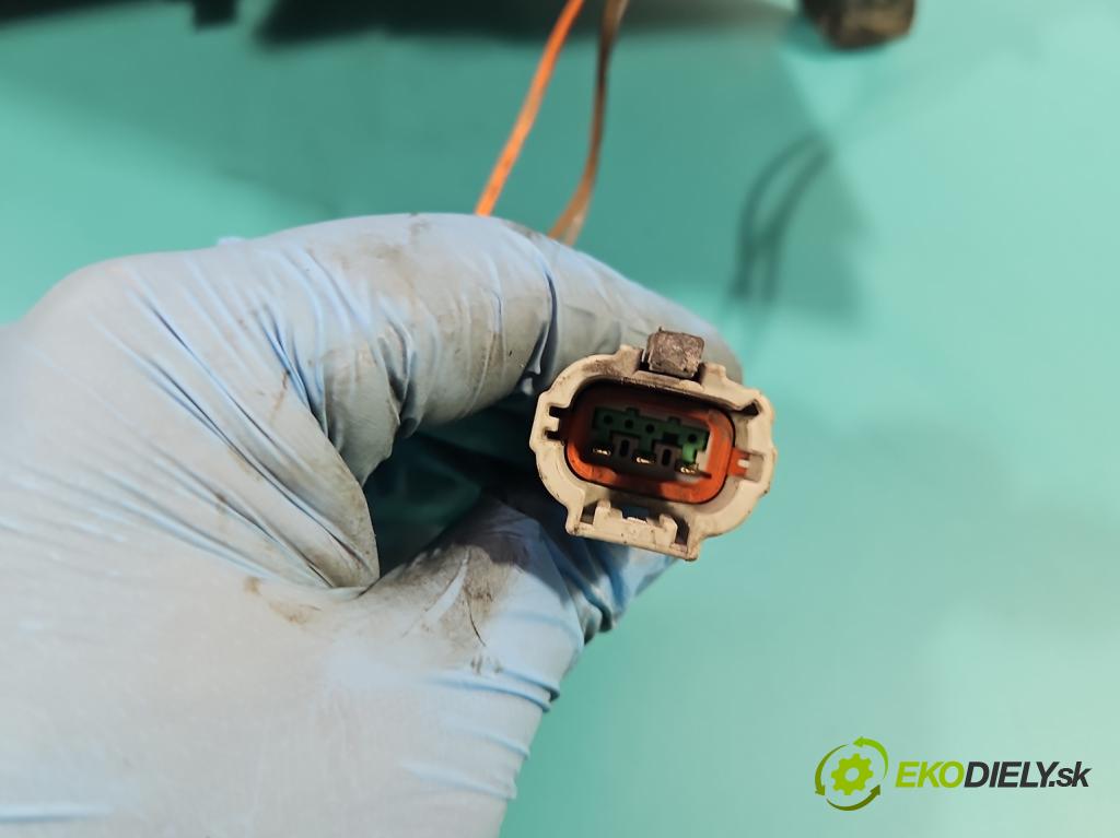 Nissan Primera P12 2001-2007 1.8 16V 116 HP manual 85 kW 1769 cm3 5- Reflektor: pravý (Pravé)