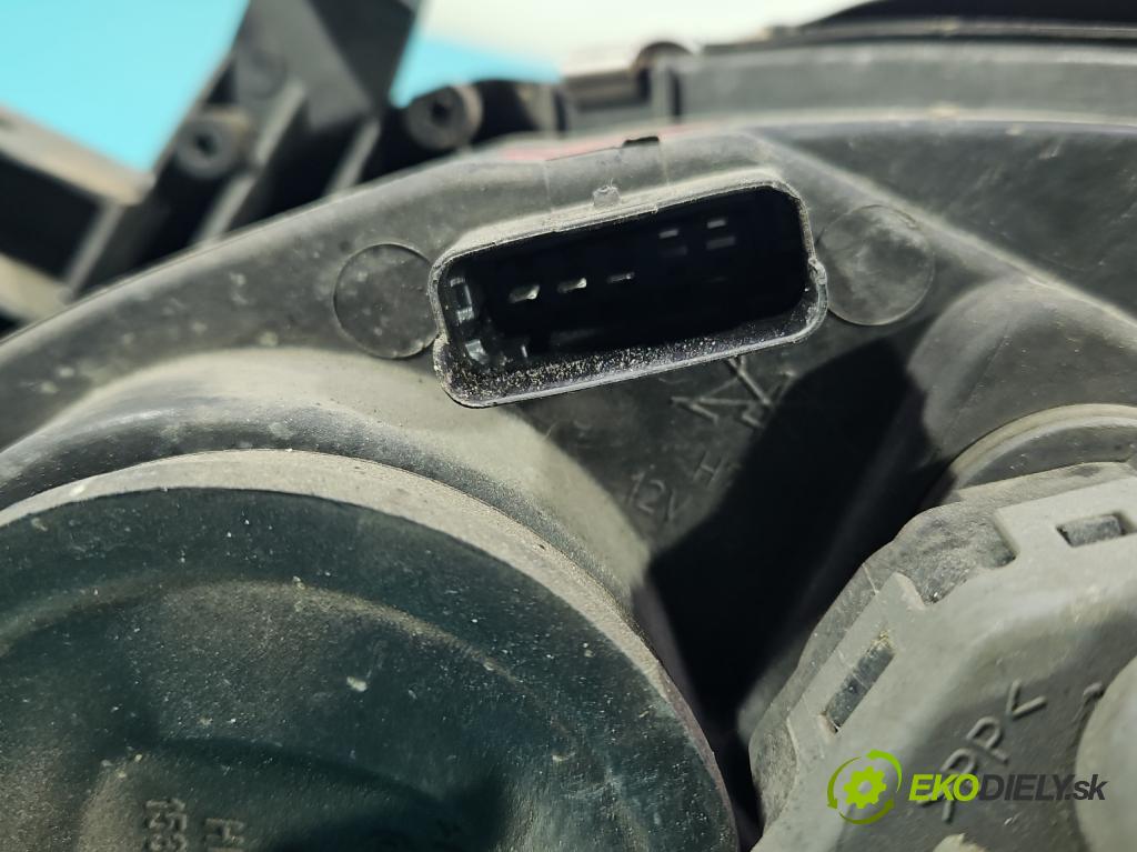 Nissan Primera P12 2001-2007 1.8 16V 116 HP manual 85 kW 1769 cm3 5- Reflektor: pravý (Pravé)