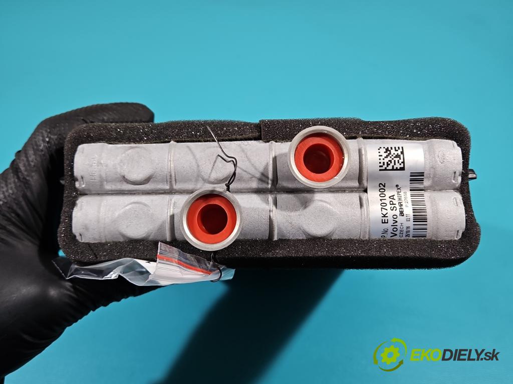 Volvo V90 2016- 2.0 D5 235 hp automatic 173 kW 1969 cm3 5- radiátor EK701002 (Radiátory topení)