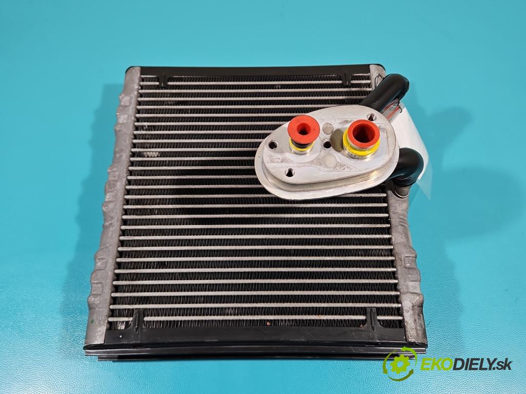 Volvo V90 2016- 2.0 D5 235 hp automatic 173 kW 1969 cm3 5- radiátor ED303004 (Radiátory topení)
