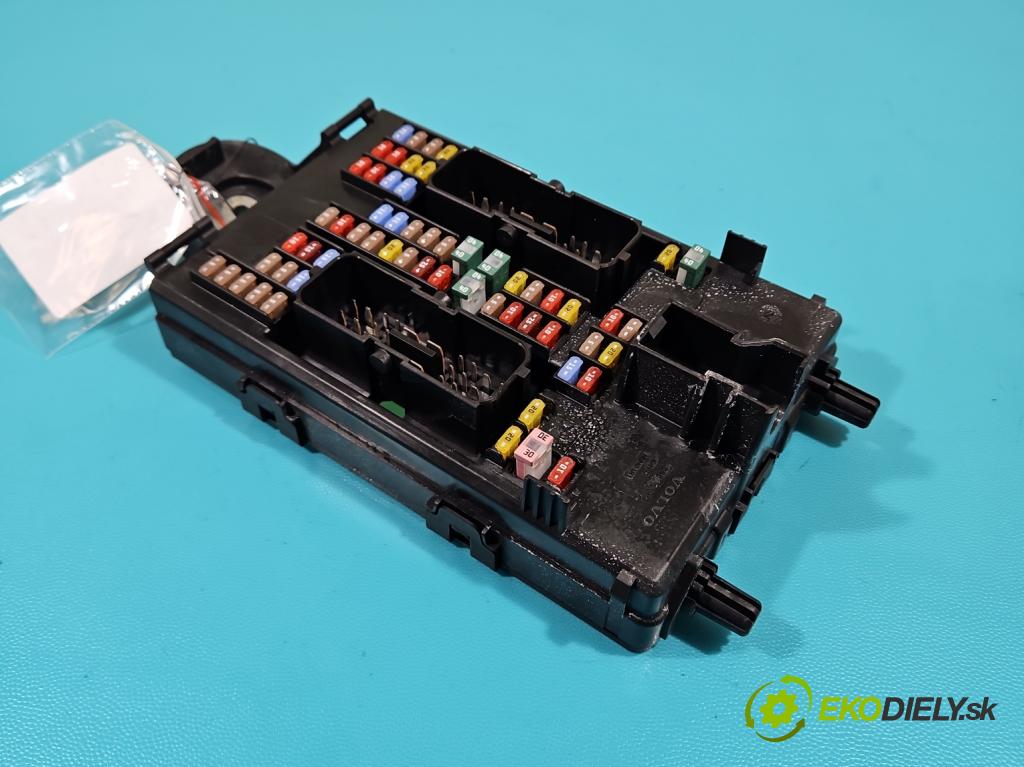 Volvo V90 2016- 2.0 D5 235 hp automatic 173 kW 1969 cm3 5- skříňka pojistková 31346672 (Pojistkové skříňky)