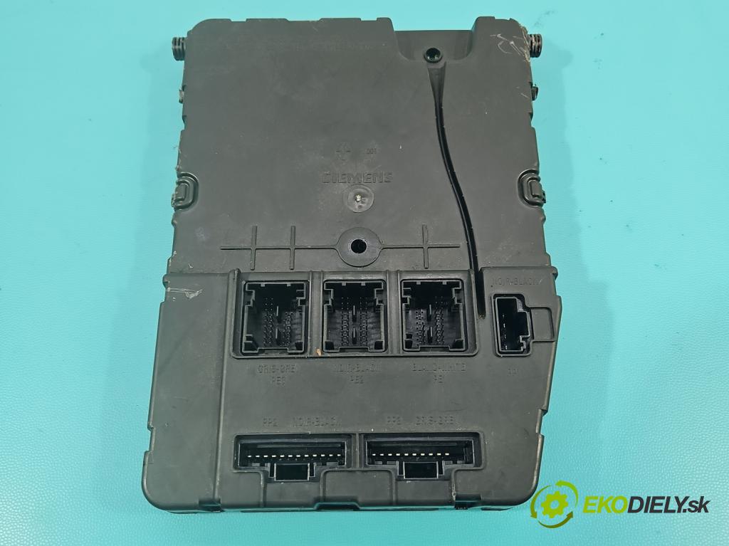Renault Megane II 2003-2008 1.6 16V 113 hp manual 83 kW 1598 cm3 3- skříňka pojistková 8200412549 (Pojistkové skříňky)