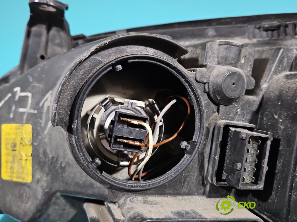 Opel Zafira A 1999-2005 1.8 16V 125 HP manual 92 kW 1796 cm3 5- Reflektor: pravý 24434827RH (Pravé)