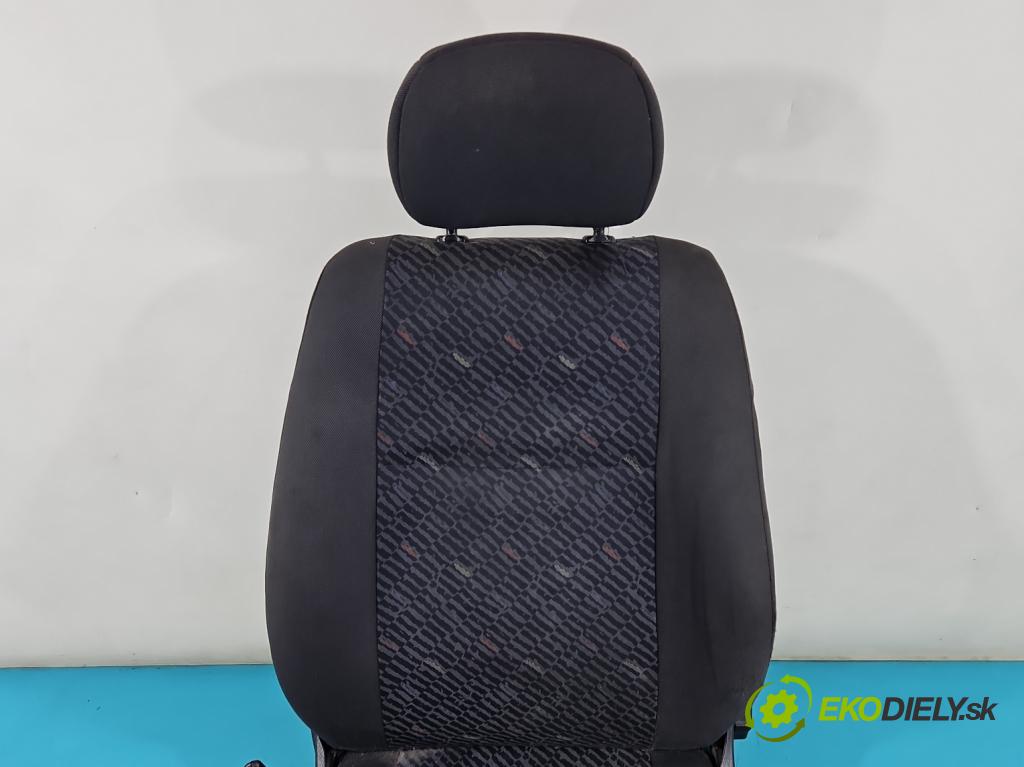 Opel Astra II 1998-2009 1.7 dti 75 HP manual 55 kW 1686 cm3 5- Sedačka ľavý  (Sedačky, sedadlá)