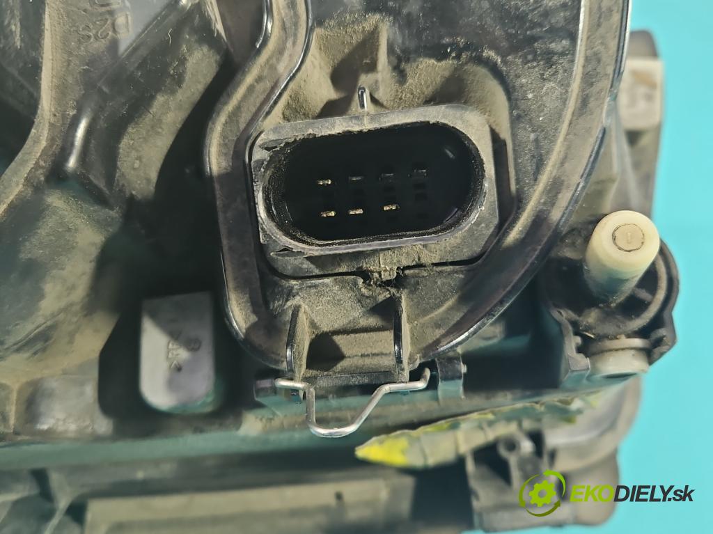 Audi A4 B5 1994-2001 1.9 tdi 110 HP manual 81 kW 1896 cm3 5- Reflektor: pravý  (Pravé)