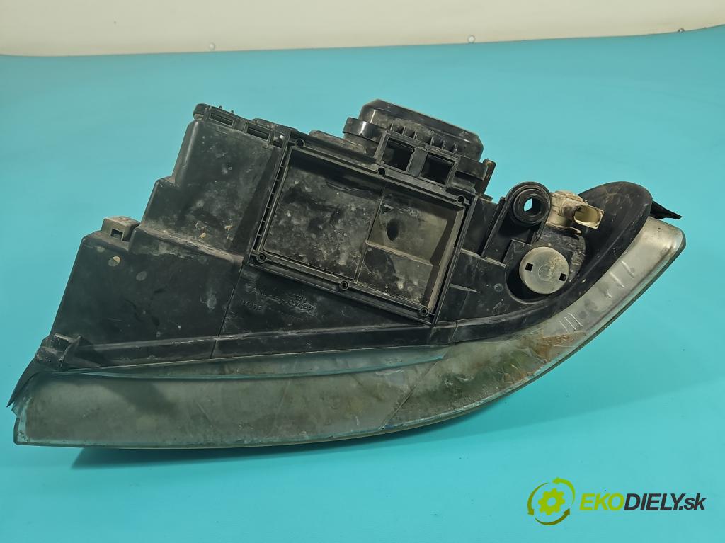 Audi A4 B5 1994-2001 1.9 tdi 110 HP manual 81 kW 1896 cm3 5- Reflektor: pravý  (Pravé)