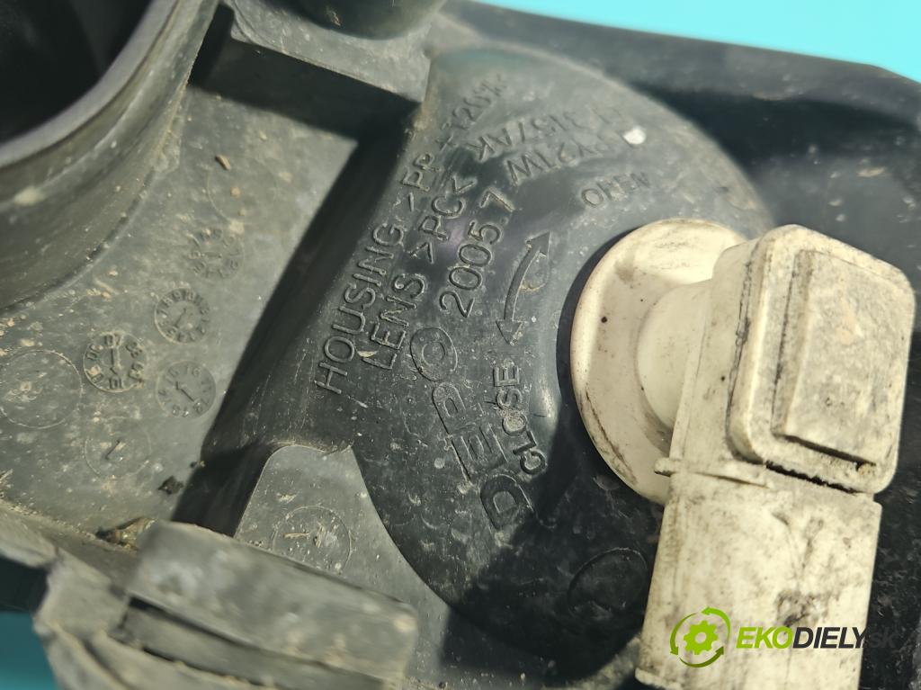 Audi A4 B5 1994-2001 1.9 tdi 110 HP manual 81 kW 1896 cm3 5- Reflektor: pravý  (Pravé)