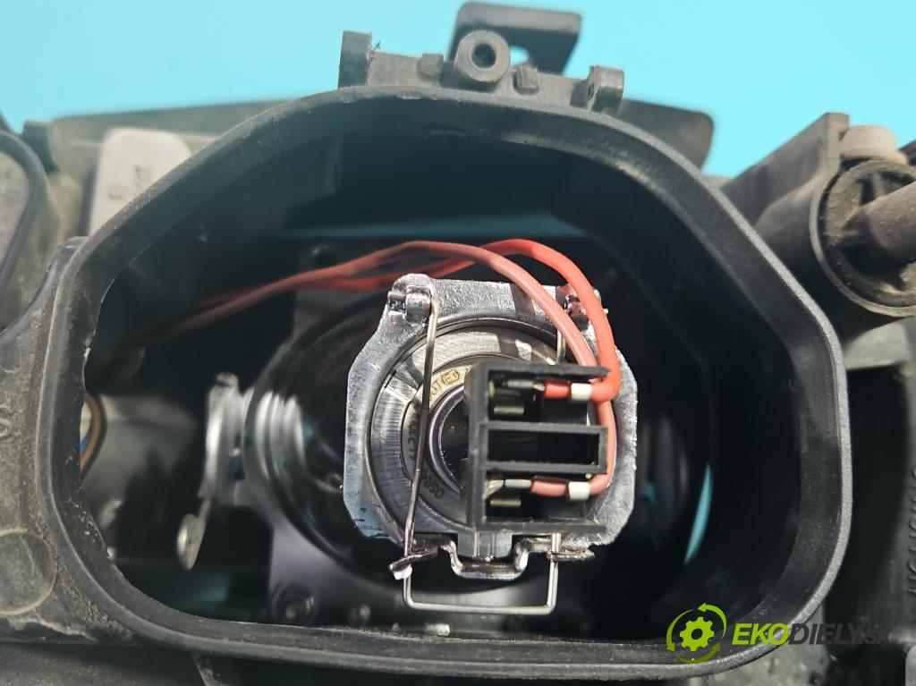 Audi A4 B5 1994-2001 1.9 tdi 110 HP manual 81 kW 1896 cm3 5- Reflektor: pravý  (Pravé)