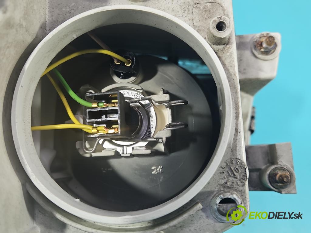 Volvo S40 I 1995-2004 1.9 dci 102 HP manual 75 kW 1870 cm3 4- Reflektor: pravý 30899679 (Pravé)