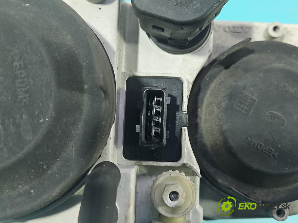 Volvo S40 I 1995-2004 1.9 dci 102 HP manual 75 kW 1870 cm3 4- Reflektor: pravý 30899679 (Pravé)