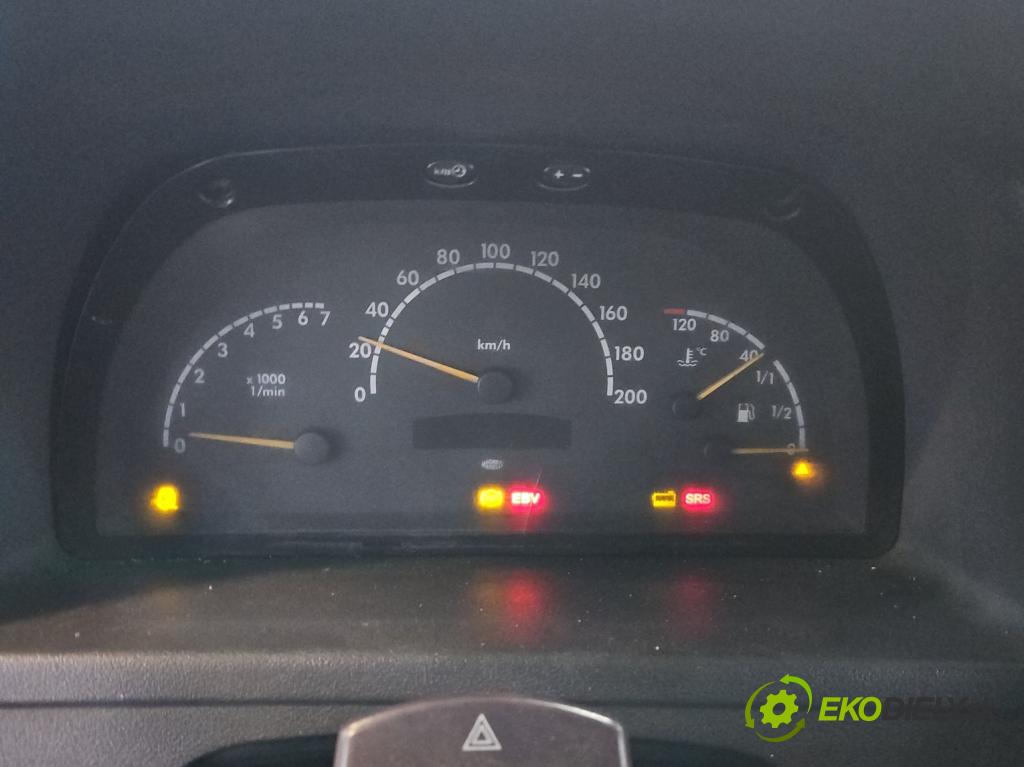 Mercedes Vito W638 1996-2003 2.2 cdi 82 HP manual 60 kW 2151 cm3 5- prístrojovka/ budíky  (Prístrojové dosky, displeje)