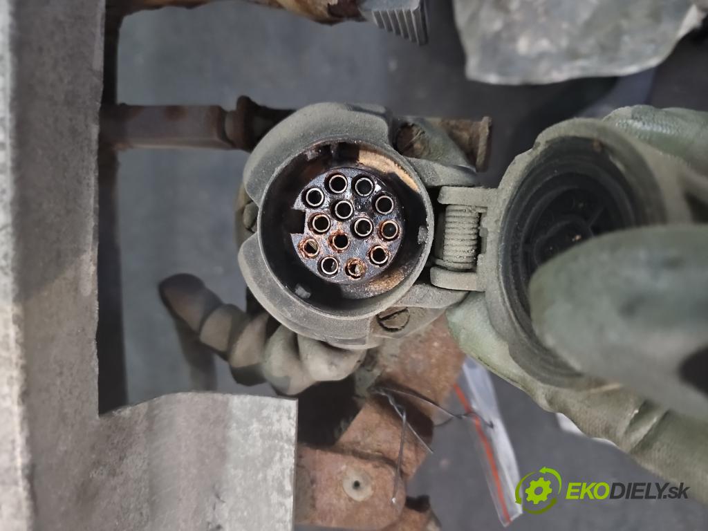 Audi A6 C5 1997-2004 2.4 V6 165 hp automatic 121 kW 2393 cm3 5- oko tažné 4B0092155D (Tažná zařízení)