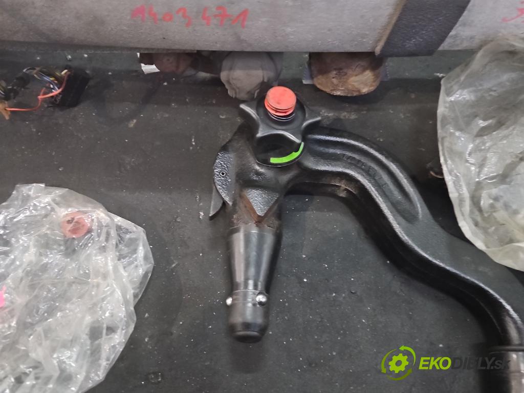 Audi A6 C5 1997-2004 2.4 V6 165 hp automatic 121 kW 2393 cm3 5- oko tažné 4B0092155D (Tažná zařízení)